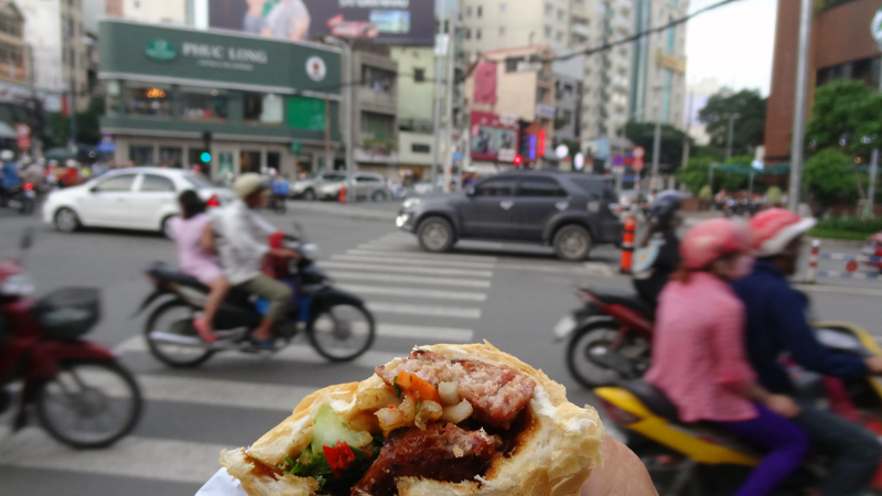 Cuisine vietnamienne - Banh Mi de rue à Hp Chi Minh